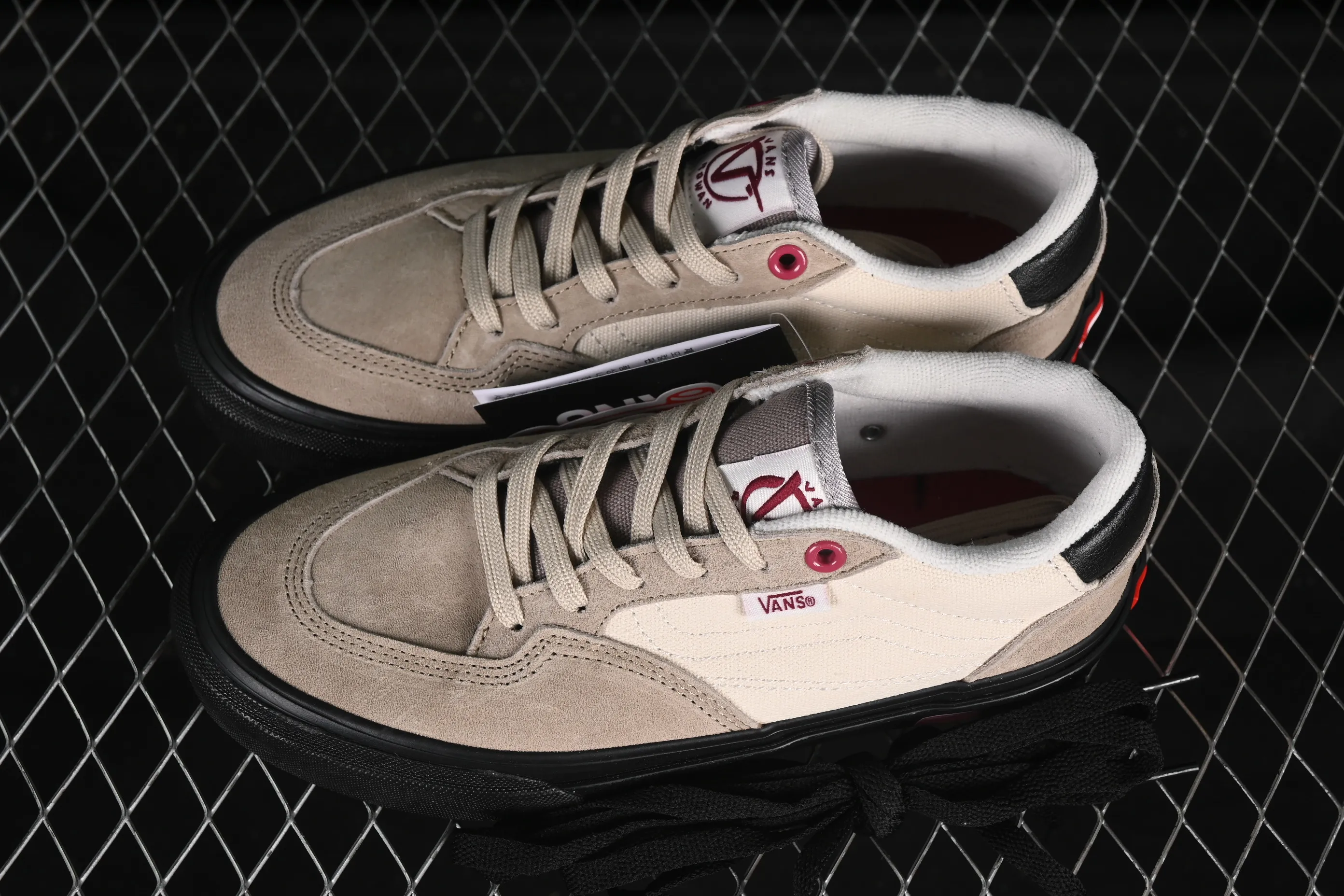 All categories Vans Vans series Vans Low Vans low-top Vans Rowan Skate Boarding Classic and versatile lightweight and comfortable professional skateboard shoes VN0A4TZCW8R